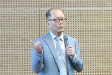 講師の小笠原文雄氏