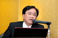 講師:小林 喜光氏<br />
(株式会社三菱ケミカルホールディングス取締役会長)