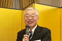 講師：芹川　洋一氏<br />
（日本経済新聞社論説主幹）