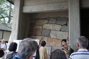 各所で石材の違いも詳しく解説
