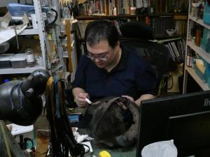 甲冑制作の実演(漆芸)
